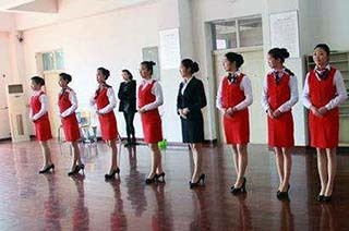翱翔藍(lán)天，禮儀先行 四川航空學(xué)校空乘專業(yè)招生報(bào)名條件及禮儀服務(wù)解析